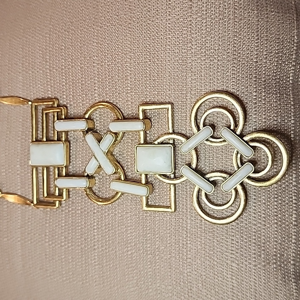 Stella & Dot Brushed Gold-Tone Statement Necklace in Great Condition